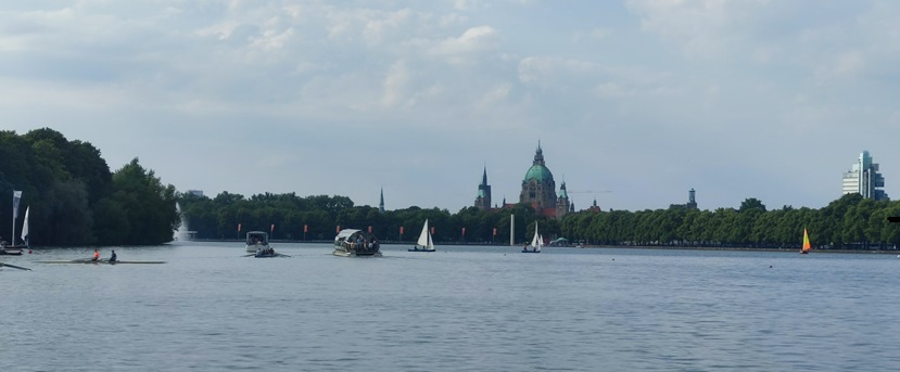 Viel Betrieb auf de Maschsee,