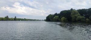 Der Blick von Norden nach Süden auf dem Maschsee.